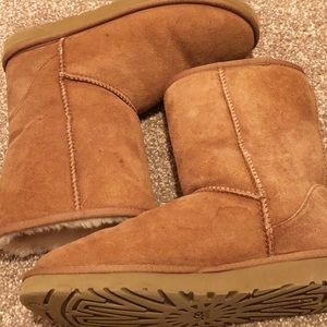 Authentic Ugg Classic Short in Chestnut size 10